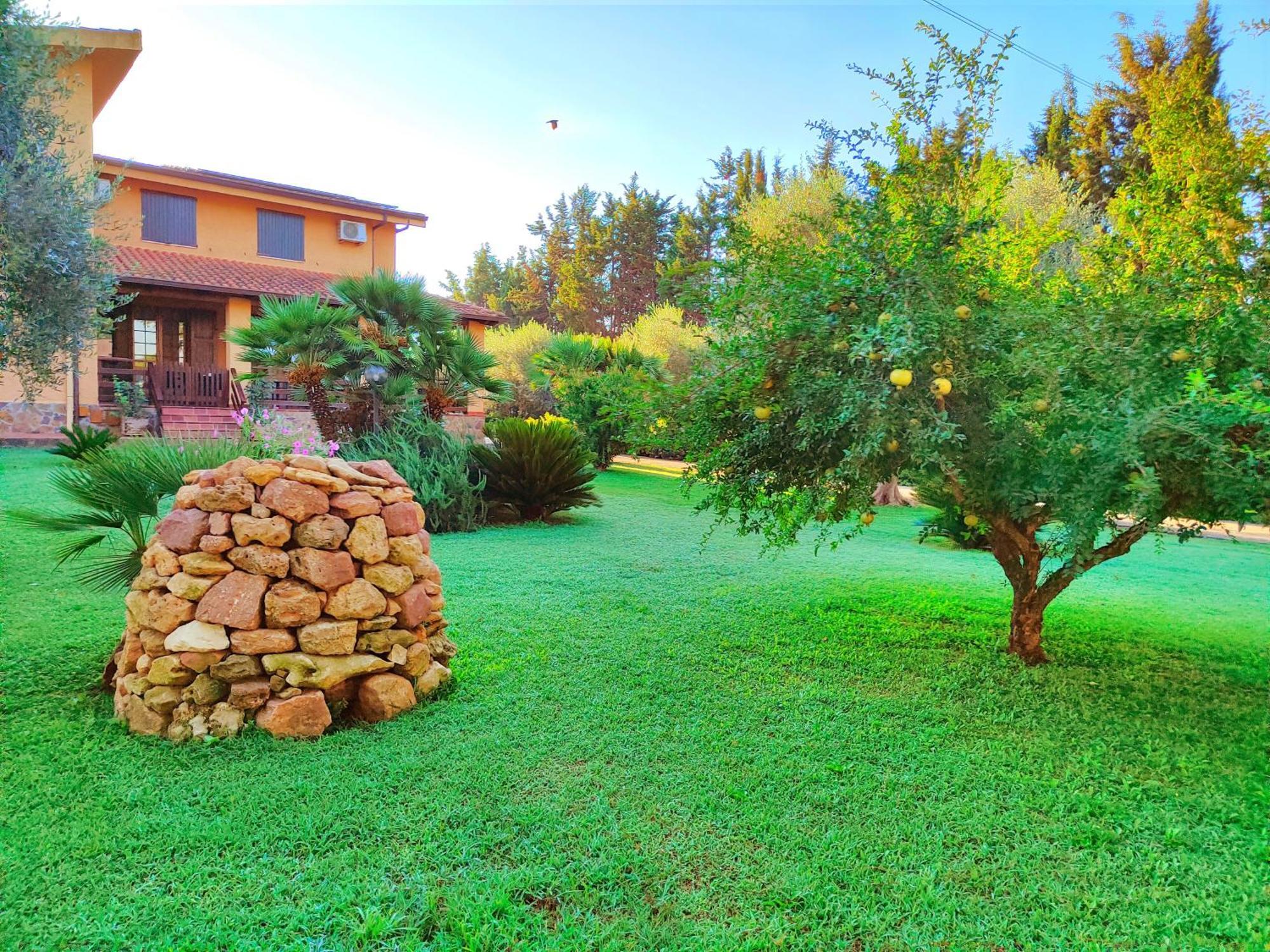 Nuraghe Bianco Bed and Breakfast Santa Maria la Palma Buitenkant foto