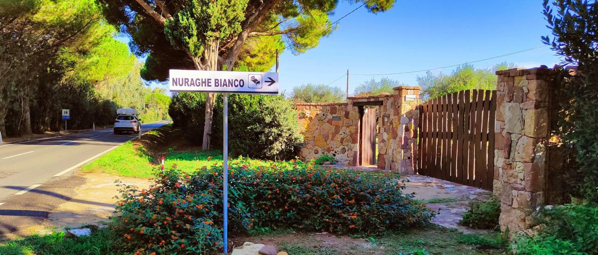 Nuraghe Bianco Bed and Breakfast Santa Maria la Palma Buitenkant foto